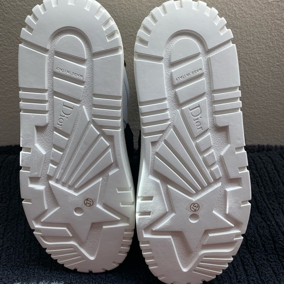 White Sneakers for Women - Picture 4 of 9